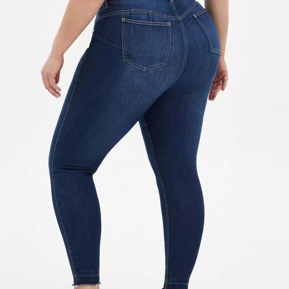 Torrid Dark Wash Bombshell Skinny Premium Stretch High-Rise Jean in Size 20R - Picture 8 of 15